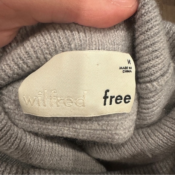 Aritzia Wilfred Free Naomi Cropped Wool Turtleneck Gray Sweater Size Medium - Picture 10 of 11